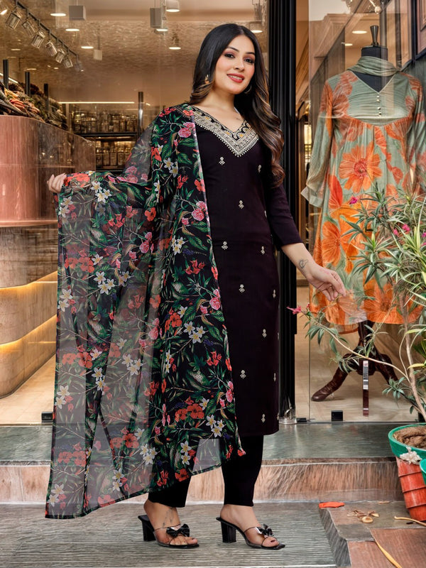 Vidhi's New Design Kurti Set.