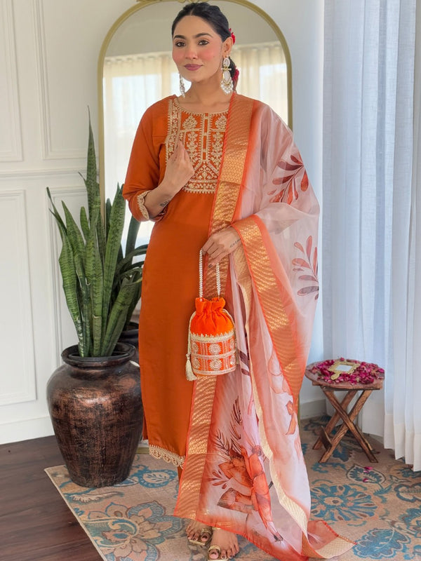 Aayna's New Embroidery Kurti Set.